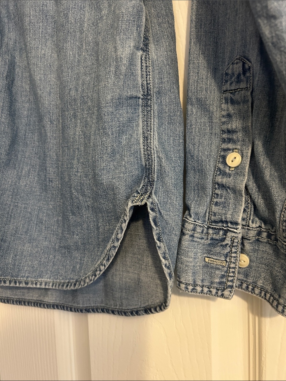 J.Crew Chambray Denim Button Down Shirt Light Wash Women’s 2 - Picture 5 of 8